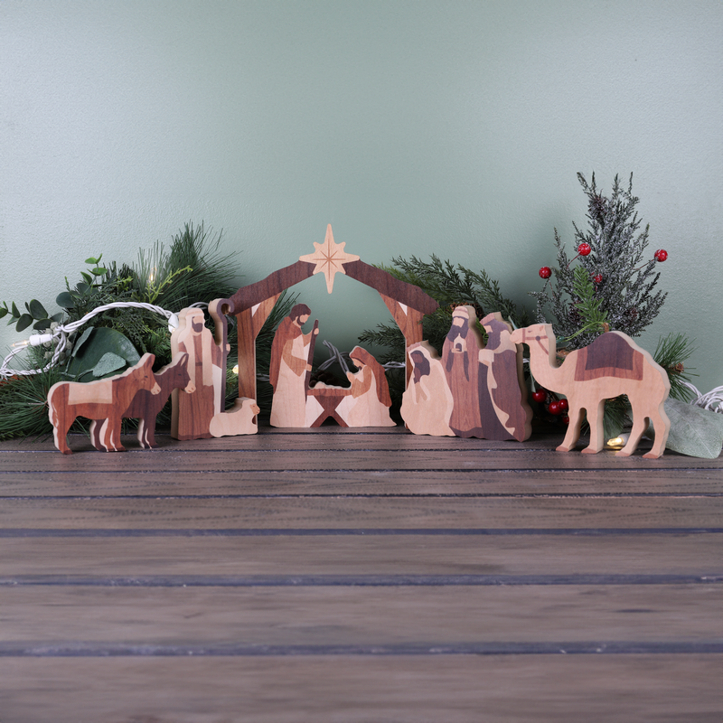 [Descriptor] Wood Nativity Set